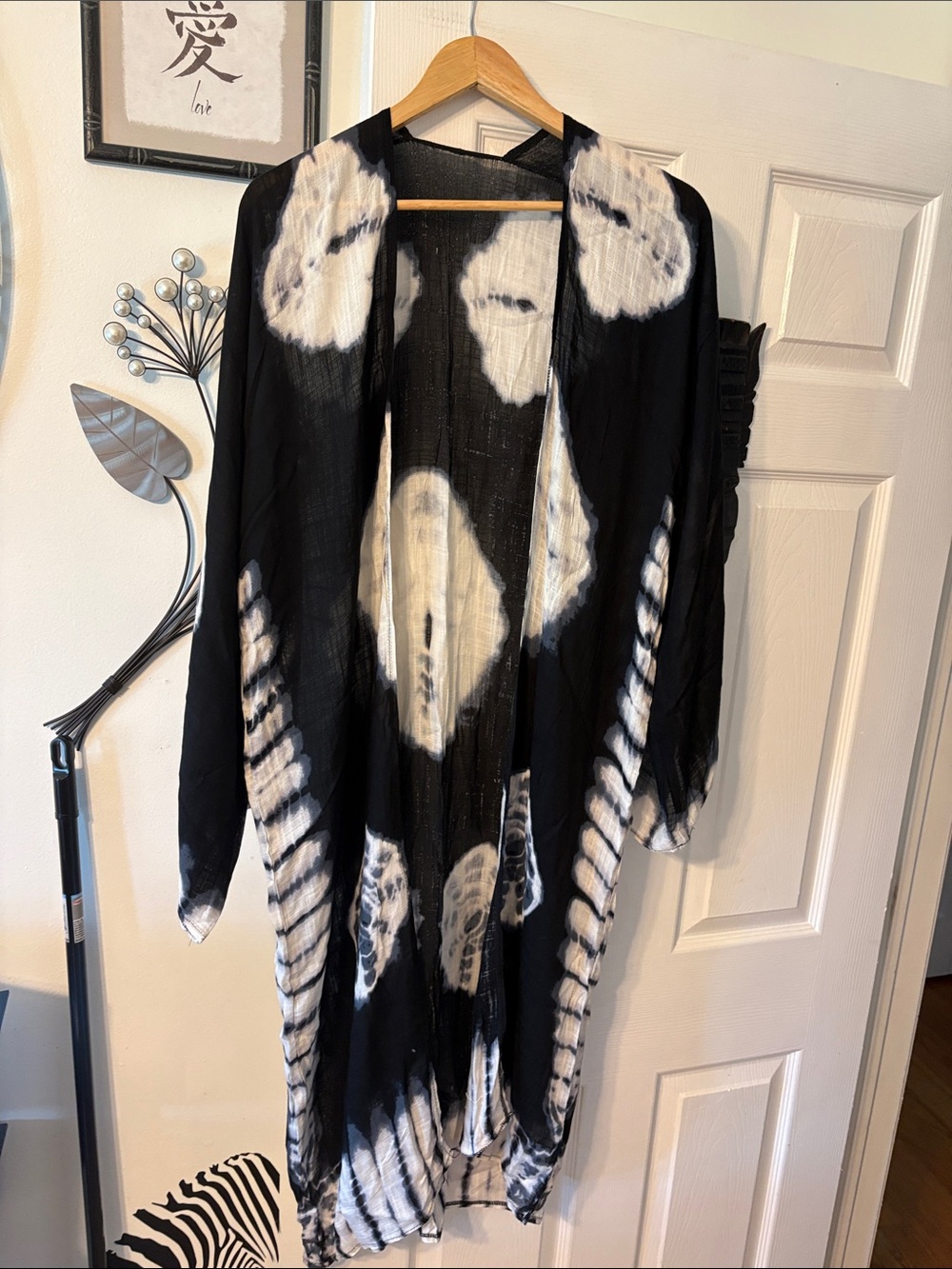 Three Bird Nest Black and White Tie-Dye Duster